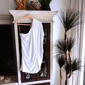 TRINA TURK ONE SHOULDER DRESS🩵🦢